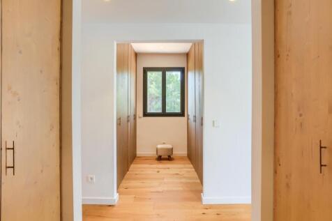 Master bedroom walk 