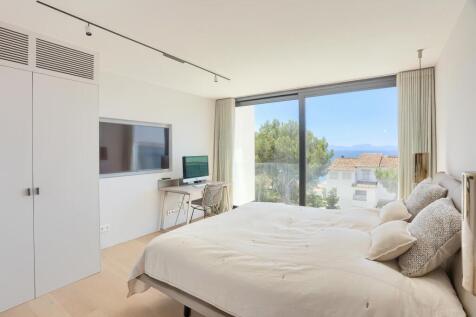 Bedroom 1 - 1