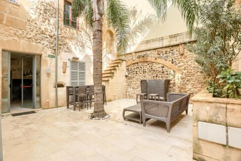 Courtyard 1 - 2