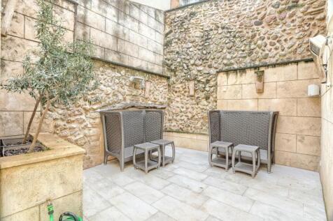 Courtyard 1 - 3