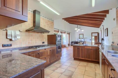 Kitchen 1 - 3
