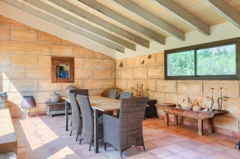 Outside dining 1 - 1