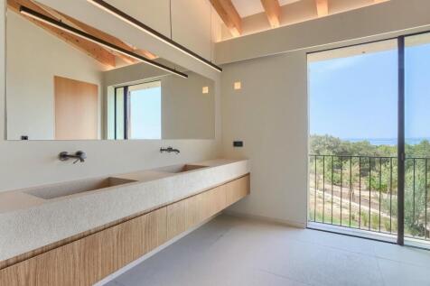 Bedroom 1  en suite 
