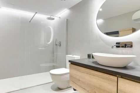 Bedroom 1 en suite