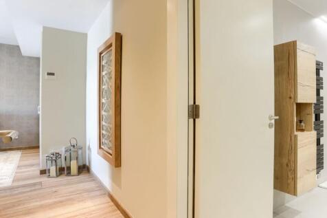 Bedroom 1 en suite 1