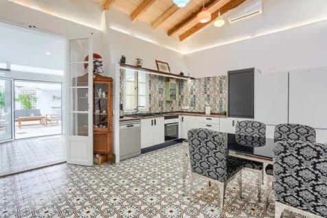 Kitchen 1 - 3