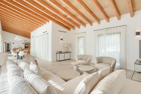 Lounge 1 - 2 House 2