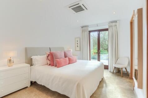 Bedroom 4 with en su