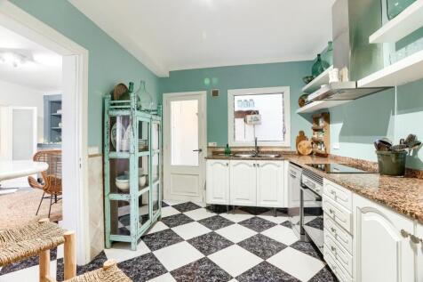Kitchen 1 - 2