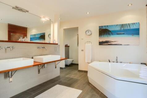 Bedroom 2 en suite