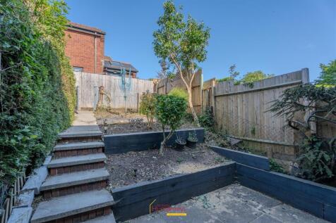 12 Greenhays Rise 2025-04.jpg
