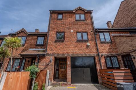63 Lander Close-07-2.jpg