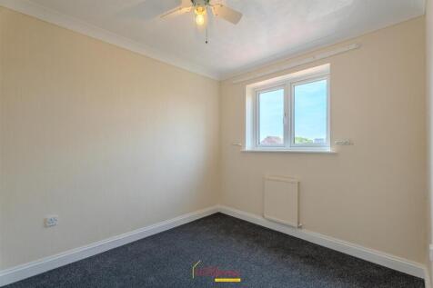63 Lander Close-23-2.jpg