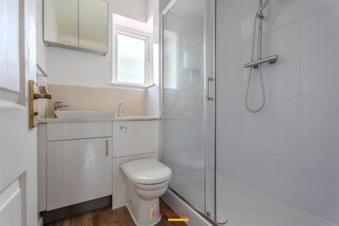 63 Lander Close-21-2.jpg