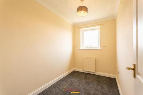 63 Lander Close-24.jpg