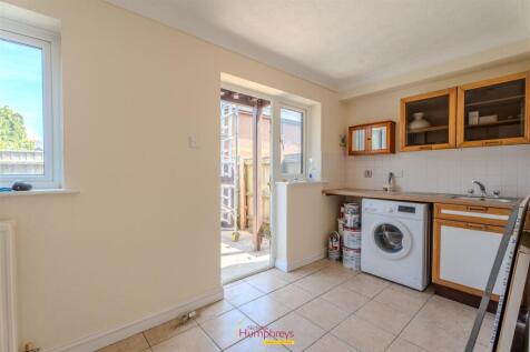 63 Lander Close-13-2.jpg