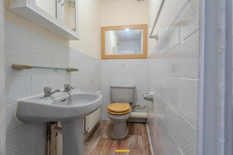 63 Lander Close-20-2.jpg
