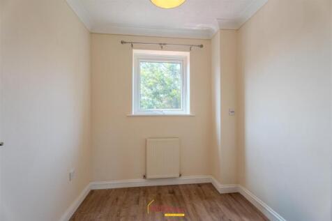 63 Lander Close-19-2.jpg