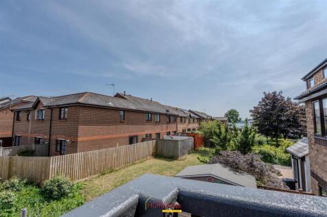 63 Lander Close-10-2.jpg