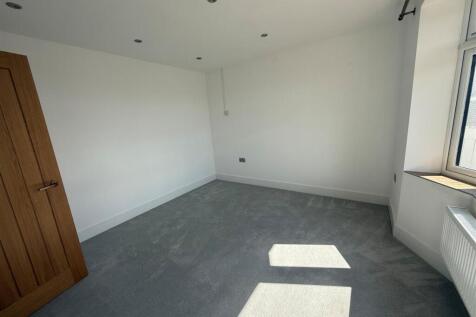 Bedroom 1.jpg