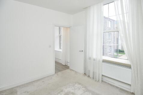 Bedroom 1 - pic 2