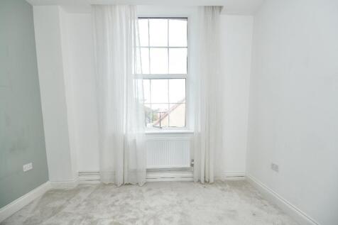 Bedroom 2 - pic 1