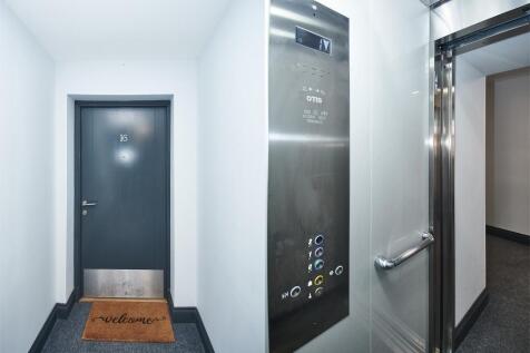 Front  door / lift