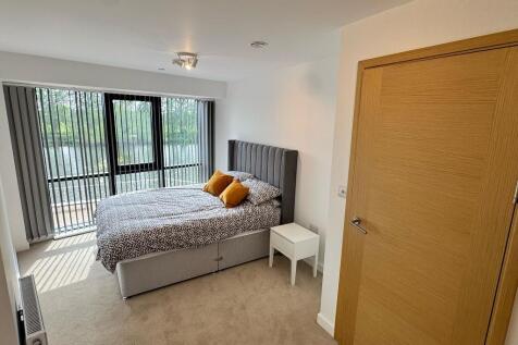Bedroom 1 photo 1