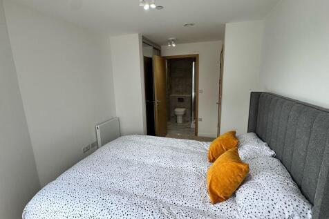 Bedroom 2 photo 1