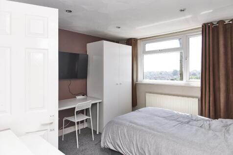 Bedroom 2 photo 1