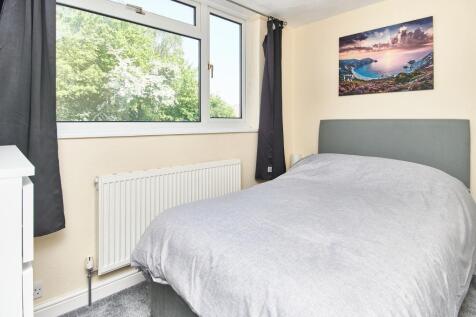 Bedroom 3 photo 2