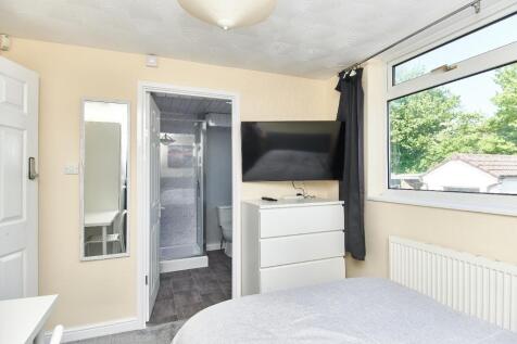 Bedroom 3 photo 1