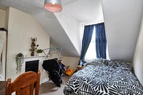 Bedroom 2 photo 1