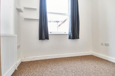 Bedroom 1 photo 1