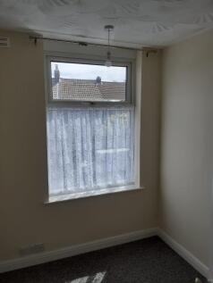 Bedroom 3 photo 1