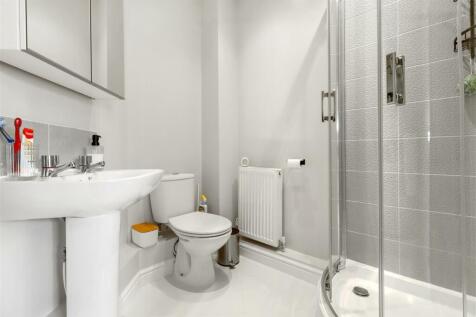 ensuite.jpg