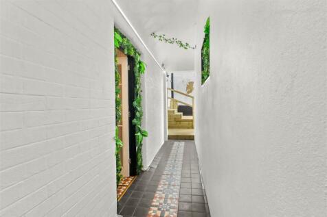 entrance alley.jpg
