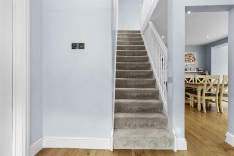 entrance hall #2.jpg