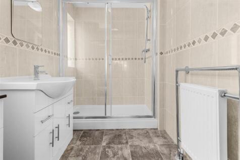 ensuite #2.jpg