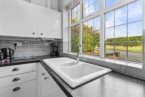 kitchen feature.jpg