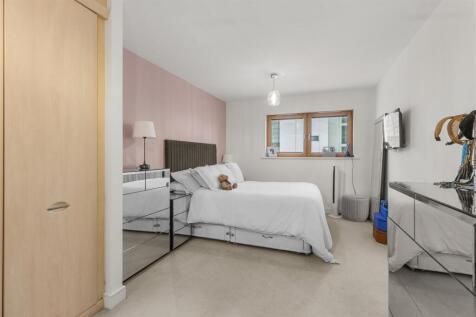 bedroom one.jpg