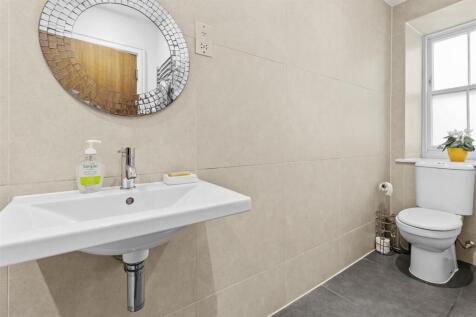 ensuite #2.jpg