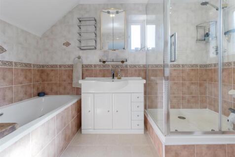 ensuite.jpg