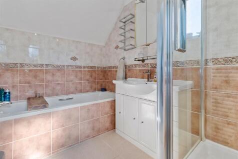 ensuite #2.jpg