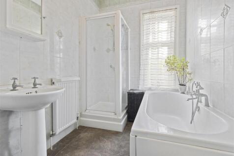bathroom one #2.jpg