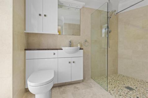 ensuite.jpg
