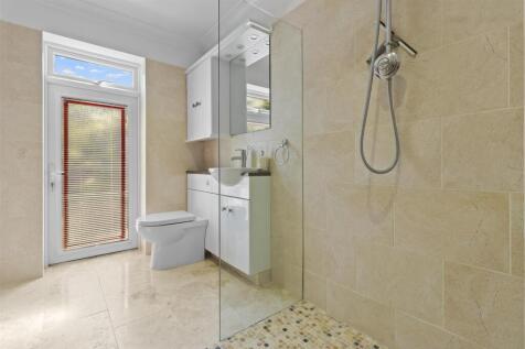 ensuite #3.jpg