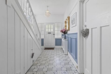 entrance hall #2.jpg