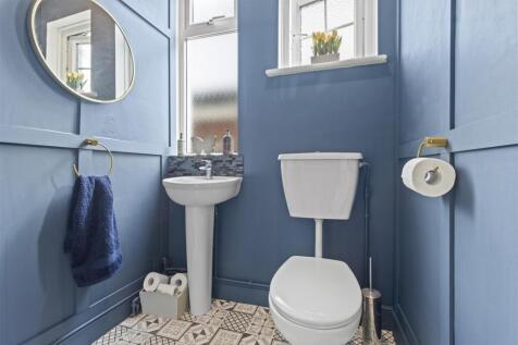 ground floor cloakroom.jpg