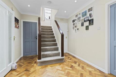entrance hall #2.jpg